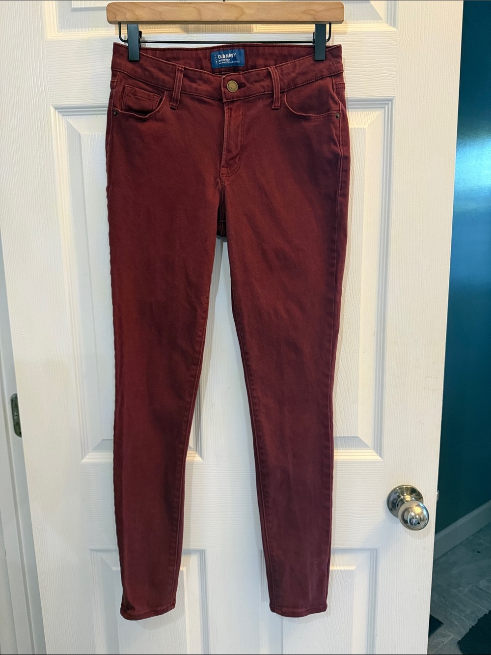 Old Navy 98% Cotton 2% Spandex Women's Wine Skinny Jeans 9” Mid-rise 27” Inseam
